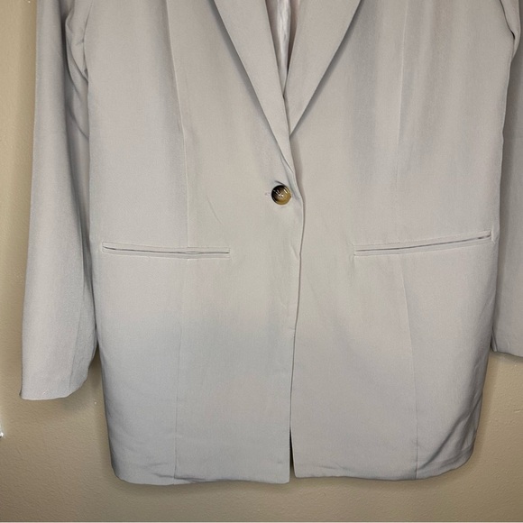 Stoosh Women's Beige Silk Feel Blazer Size Medium - Picture 2 of 6